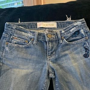 Size 25 cute joe’s in good used condition. No rips, tears, stains.